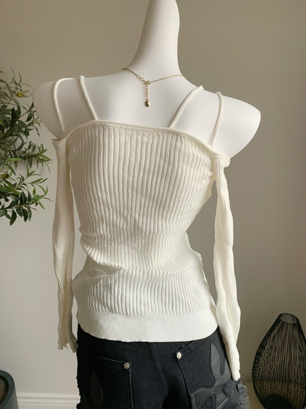 White Off Shoulder Knit Cardigan Top Spaghetti Strap Ribbed XS - Picture 4 of 6